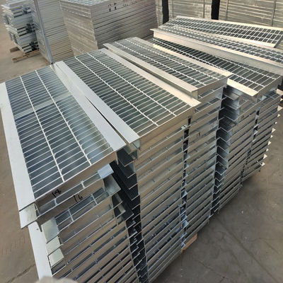 Otopark için G304 / 30/100 Sıcak Galvanizli Izgara Açısı çelik Hendek Kapağı