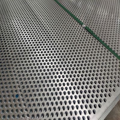 Kare Delik 10*10mm Metal Plate 45mm Yükseklik Kayma Karşıtı Sağlam Zemin Çözümleri İçin