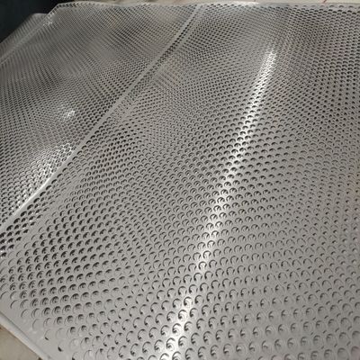 Çeşitli Aperture Boyutları ve Özel OEM Servisi ile Kayma Karşıtı Altgen Delikli Perforasyonlu Metal Plaka