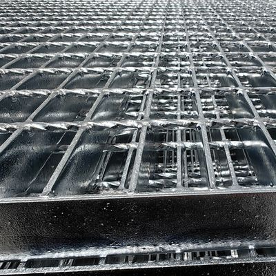 Ucuz maliyetli uygun sıcak batırılmış galvanizli tırnaklı ızgara 30 x 5 mm galvanizli dişli çelik ızgara Tipi2