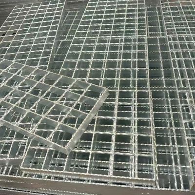 Anti kayma drenajı ile galvanizli ağır görevli tırnaklı dişli çelik ızgara