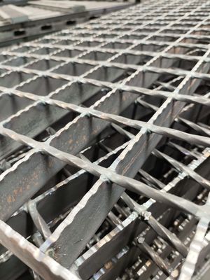 YB/T4001.1-2007 Standart Pas Önü Galvanizli Çelik ızgara 30 mm rulman çubuğu ile
