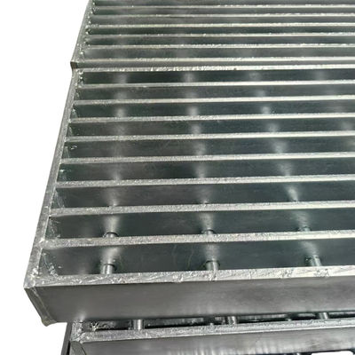 YB/T4001.1-2007 Standart 30mm Kaymaz Çelik Yere Çitleri Parlak Yüzeyle
