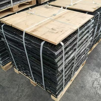 Çelik merdiven izleri ızgara güçlü dayanıklı ve estetik olarak hoş metal ürünler
