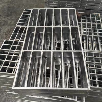 Parlak Yüzey Çubuk Izgara Ağı / Düz Çubuklarla Düz Çelik Izgara Modern Stil Sıcak Galvanize