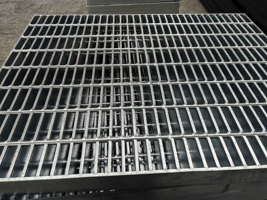 Modern Gümüş 3mm Çapraz Çubuk Çakma Endüstriyel Kaynaklı Çelik Izgara Sıcak Galvanize Yumuşak Yüzey