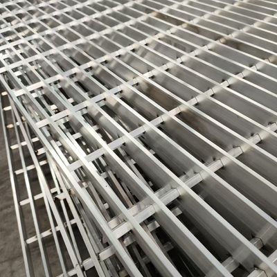 Sıcak Dip Gümüş Galvanizli Çelik ızgara Endüstriyel Platformu 30mm Pitch ile