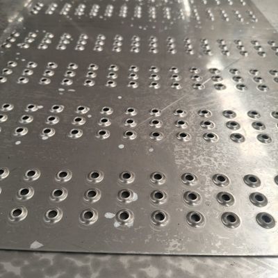 Alt köşeli delik desenli kare delik şekli delikli metal plaka