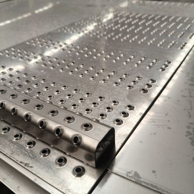 Yassı Yüzeyler Metal Perforasyonlu Plak 10*10mm Delik Boyutu Optimal İşlevsellik