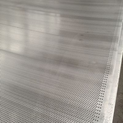 Özel Yükseklik Açık Alan 30%-70% Perforasyonlu Metal Plaket Çevre Koruması