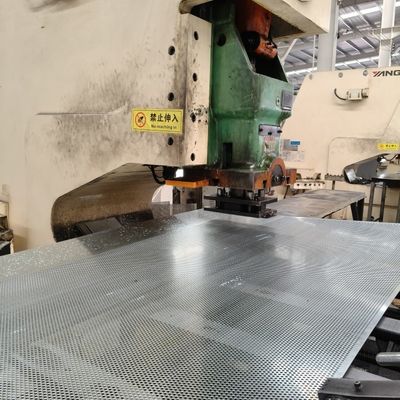 Altıgen delik filtrasyonu Perforasyonlu metal plaka endüstriyel filtrasyon için %30-70% açık alan
