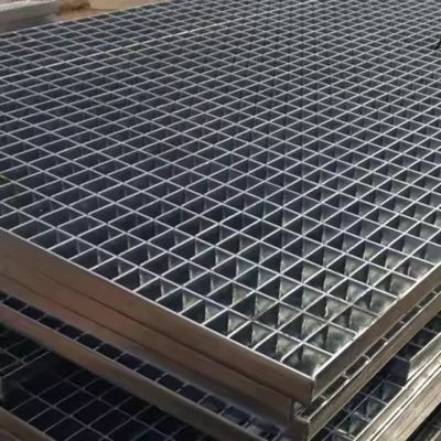Ticari ve Endüstriyel Binalar için 5 mm Bear Bar Kalınlığı ile Superior Press Lock Steel Texture Flat Steel Grating
